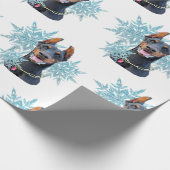 Christmas Doberman Pincher Snowflakes Geschenkpapier (Ecke)