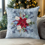 Christmas Dusty Blue Poinsettia Bouquet Kissen<br><div class="desc">Dieses Design kann durch Auswahl der Option Design bearbeiten personalisiert werden. Sie können auch auf andere Gegenstände übertragen. Kontaktieren Sie mich unter colorflowcreations@gmail.com oder nutzen Sie die Chat-Option oben auf der Seite, wenn Sie dieses Design auf einem anderen Produkt haben möchten oder Hilfe bei diesem Design benötigen. Ich kann bei...</div>