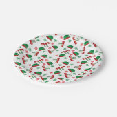 Christmas Elf Hat Snowflakes Pattern Green Red Pappteller (Schrägansicht)