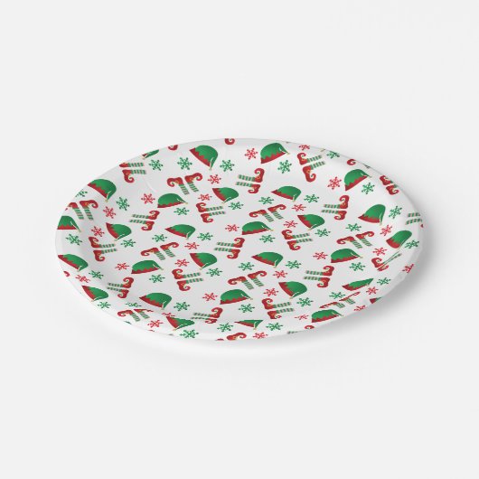 Christmas Elf Hat Snowflakes Pattern Green Red Pappteller (Schrägansicht)