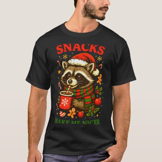 Christmas Funny Cute Feral Raccoon Snacks Make Me T-Shirt (Vorderseite)