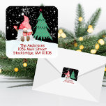 Christmas Gnome Return Address Label Quadratischer Aufkleber<br><div class="desc">Perfekt zum Siegel Ihrer Urlaubshupps mit diesem hübschen,  quadratischen Rücksendeadresse-Gnome Aufkleber im Format 1.5"x1.5"/20 pro Packung! Gute Ferien!</div>