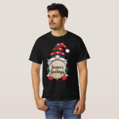 Christmas Gnome Season's Greetings Plaque T - Shir T-Shirt (Vorne ganz)
