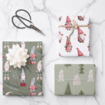 Christmas Gnomes Trolles Geschenkpapier Set<br><div class="desc">Dieses niedliche gnome Weihnachtspapier-Set wird unter Ihrem Baum perfekt aussehen. Die Designs zeichnen sich durch niedliche Gnome und Kiefernbäume aus.</div>