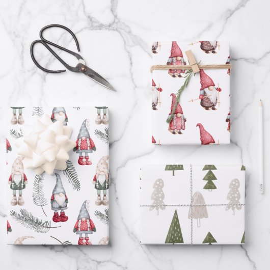 Christmas Gnomes Woodland Pine Geschenkpapier Set (Vorderseite)