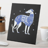 Christmas Greyhound Dog Wearing an Ugly Sweater Bl Sockelschild (In Situ)