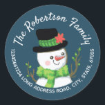 Christmas Happy Snowman Rücksendeadresse Blue Runder Aufkleber<br><div class="desc">Happy Snowman in Schattierungen von grün mit einem Top Hut. Vintager Stil. Handgeschriebene Schriftart. Anpassbare Textbereiche in dieser leicht zu bedienenden Vorlage. Blue Background. Kunstwerk von Valarie Wade und ist exklusiv für meine Valariedesigns Shop auf Zazzle!</div>