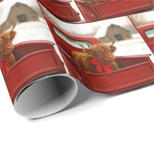 Christmas Highland Cow In Old Red Pickup Truck Geschenkpapier (Rolleneckpunkt)