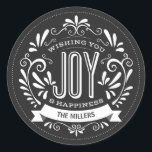 CHRISTMAS HOLIDAY JOY ROUND CHALKBOARD STICKERS<br><div class="desc">WISHEND SIE FREUEN: Helle und fröhliche whimsical schwarz-weiß-chalkboard Stil Weihnachtsschmuck mit Retro-Banner, Vintage schwarz-weiß Typografie, und extravagante Wirbel. Personalisieren Sie dieses dekorative ROUND-Label mit Ihrem Familiennamen oder eigenem Text. Zeitgenössische, klassische, moderne und stilvolle Art und Weise zu schicken angesagte fröhliche Winterurlaub Grüße an alle Ihre Freunde und Liebsten mit rustikalem...</div>