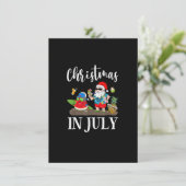 Christmas In July Santa Claus Beach Surfing Summer Einladung (Stehend Vorderseite)