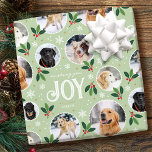Christmas Joy Snowflake Niedliche Foto Collage Gre Geschenkpapier<br><div class="desc">Verbringen Sie ein wenig Freude in dieser Urlaubssaison mit maßgeschneidertem Foto-Packpapier! Dieses lustige Weihnachtsgeschenk zeigt sechs Ihrer Lieblings-Fotos und ist mit dem Namen des Empfängers, Ihrem Familiennamen oder dem Urlaubsjahr personalisiert. Ein stilvolles, modernes Design mit kreisförmigen Rahmen-Set vor einem festlichen Hintergrund von Blätter, Beeren, Schneeflocken und Sternen, dekorativer Typografie und...</div>