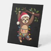 Christmas Lights Sloth Wearing Xmas Hat - Sloth Lo Sockelschild (Vorderseite)