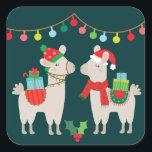 Christmas Llamas Quadratischer Aufkleber<br><div class="desc">Auf diesem Weihnachtsaufkleber tragen Lahmen rote Schals und rote Hüte und tragen Geschenke auf dem Rücken.</div>