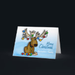 Christmas Moose Card Feiertagskarte<br><div class="desc">Auf diesen Sonderkarten ist ein hübsch niedlicher Elch zu Weihnachten gekleidet. Personalisieren Sie den Namen auf der Vorderseite für einen wunderbar unvergesslichen Gruß an diesem Weihnachtsfest.</div>