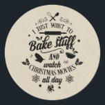 CHRISTMAS MOVIES & BAKING Holiday Script modern Runder Aufkleber<br><div class="desc">Aufkleber. Der Krafthintergrund kann verwendet oder entfernt werden,  stattdessen kann eine feste Farbe verwendet werden.</div>