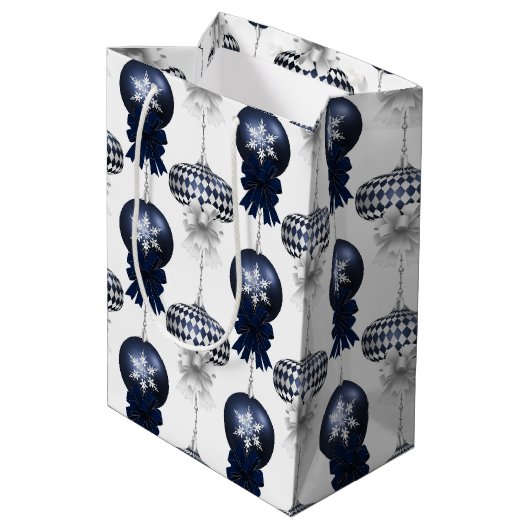 Christmas Navy Bow Velvet Pattern Mittlere Geschenktüte (Rückseite Schrägansicht)