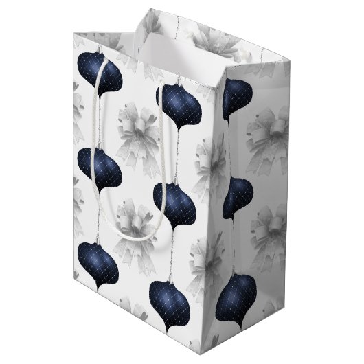 Christmas Navy Bow Velvet Pattern Mittlere Geschenktüte (Rückseite Schrägansicht)
