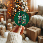 Christmas Nutcracker Candy Cane Weihnachtswünsche Runder Aufkleber<br><div class="desc">Ein bezaubernder Aufkleber mit einem festlichen Weihnachtsknusprigen,  einem Bonbons und Weihnachtswünschen ist perfekt,  um heiße Kakaosorten am Feuer zu schlürfen. Benutzerdefinierter grüner Hintergrund</div>