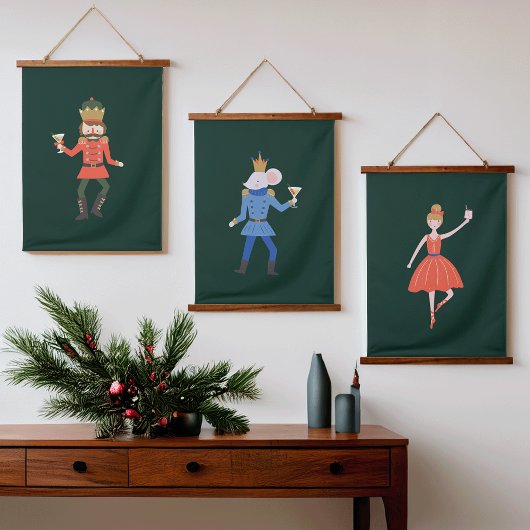 Christmas Nutcracker Cocktail Party Triptych Wandteppich Mit Holzrahmen