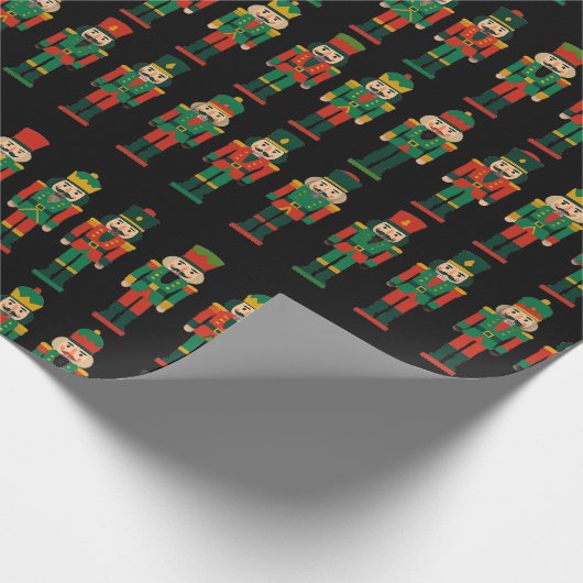 Christmas Nutcrackers on Black Geschenkpapier (Ecke)
