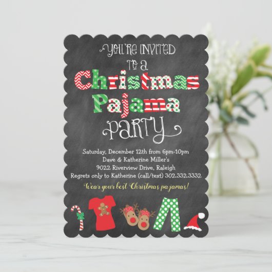 Christmas Pajama Party Chalkboard Einladung (Stehend Vorderseite)