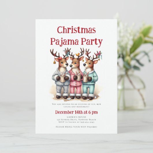 Christmas Pajama Party Funny Reindeer Sleepover Einladung (Stehend Vorderseite)