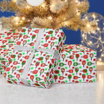 Christmas Pickleball Red Green Paddles Balls X-Mas Geschenkpapier<br><div class="desc">Pickleball Weihnachtsverpackung Papier. Traditionelle rote, grüne und weiße Weihnachtsfarben auf Paddeln. Die Paddeln sind mit Schneeflocken, dem fröhlich alten St. Nikolaus, Schneemännern, Rentieren, Silberglocken und dem Hut des Weihnachtsmanns geschmückt. Viele rote und hellgrüne Pickleballs bilden ein Polka-Punktmuster auf dem schneeweißen Hintergrund. Farbenfrohe Weihnachtsgeschenke zum Thema Pickleball für Ihre pickleball-liebende Mutter,...</div>