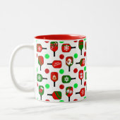 Christmas Pickleball Red Green Paddles Balls X-Mas Zweifarbige Tasse (Links)