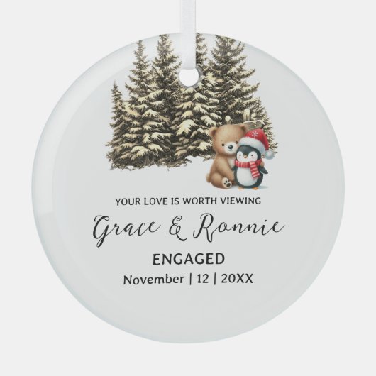 Christmas Pine Tree Bear Penguin Couple Verlobung Ornament Aus Glas (Vorderseite)