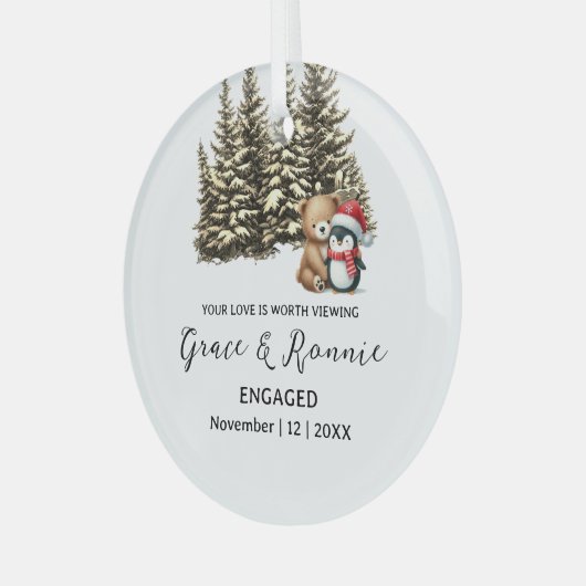Christmas Pine Tree Bear Penguin Couple Verlobung Ornament Aus Glas (Vorderseite links)