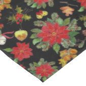 Christmas Poinsettias Bells Acorns Pine Cones Tischdecke (Schrägansicht)