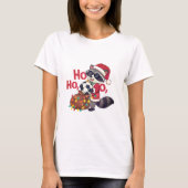 Christmas raccoon stealing a soccer ball T-Shirt (Vorderseite)