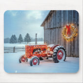 Christmas Red Farm Tractor In Snow Mousepad (Vorne)