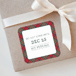 Christmas Red Green Kariert Stewart Tartan Quadratischer Aufkleber<br><div class="desc">Vorstellung unseres exquisiten Tartan Red and Green Kariert Sticker Weihnachten! Fügen Sie Ihren Geschenken eine Touch zeitloser Eleganz und Feststimmung hinzu. Der quadratische Aufkleber weist ein klassisches kariertes Tartan-Muster in Rot und Grün auf. Die traditionellen Farben rufen die Wärme und Freude der Ferienzeit hervor und schaffen eine angenehme Präsentation für...</div>