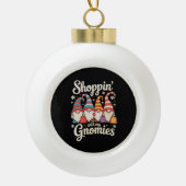 Christmas Shopping With My Gnomies Gnome Xmas Keramik Kugel-Ornament (Vorderseite)