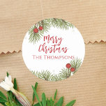 Christmas Simple Red Holly Berries Pine Blätter Runder Aufkleber<br><div class="desc">Dieses Design umfasst Weihnachtsfeiertage rote Heiligbeeren,  botanische Kiefernbäume Zweige aus Kiefernwäldern,  schlichte minimalistische Familiennamen,  moderne,  elegante Winterwälder,  Weihnachtsgeschenk-Gunst-Begrüßungslabel,  Weihnachts-Leckerei-Aufkleber,  moderne Pinselschrift Kiefer,  rustikale Landtypografie,  Weihnachtsfeiertag rot und Grün</div>