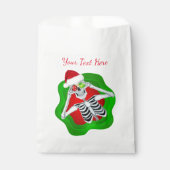 Christmas Skeleton Bright Red Green Hat Funny Geschenktütchen (Vorderseite)