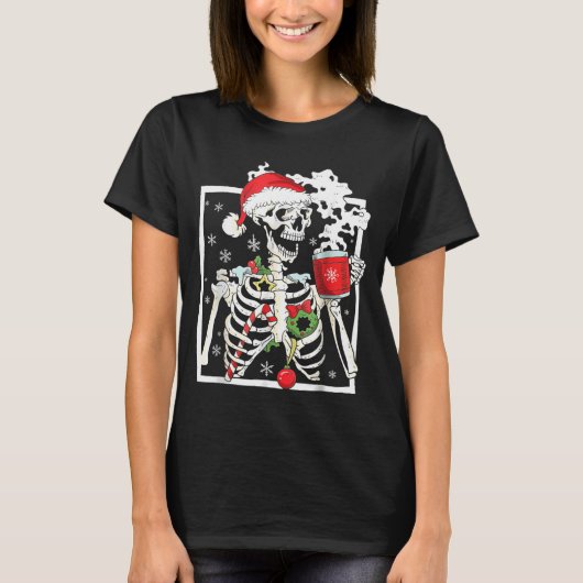 Christmas Skeleton With Smiling Skull Drinking Cof T-Shirt (Vorderseite)