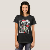 Christmas Skeleton With Smiling Skull Drinking Cof T-Shirt (Vorne ganz)