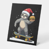 CHRISTMAS SLOTH Funny Christmas Skateboard Sloth ( Sockelschild (Vorderseite)