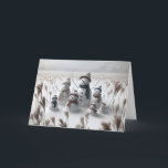 Christmas Snowman Feiertagskarte<br><div class="desc">Die Familie der Schneemänner steht in einem schneebedeckten Feld,  jedes mit gemütlichen Hüten und Schals umgeben von großen Gras. Alle Texte können geändert werden.</div>