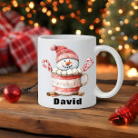 Christmas Snowman Hot Cocoa Candy Cane Marshmallow Kaffeetasse<br><div class="desc">Fügen Sie Ihren Urlaubmorgens eine persönliche Touch mit dieser individuell gestaltbaren Kakao-Tasse! Mit einem bezaubernden Schneemann in einer marshmallow-gefüllten Tasse, mit Bonbons und einem gemütlichen Strick-Hut, kann diese festliche Tasse mit jedem Namen personalisiert werden. Ideal für heißen Kakao, Kaffee oder Tee, ist es ein nachdenkliches Weihnachtsgeschenk für Kinder, Freunde, Familien...</div>
