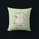 Christmas Snowman Hugs Liebe Kisses Green Kissen<br><div class="desc">Dieses Kissen bietet einen niedlichen Weihnachtsschneemann mit einer fröhlichen Weihnachtsbotschaft.</div>