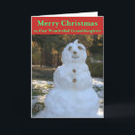 Christmas Snowman Seashell Grandtochter Card Feiertagskarte<br><div class="desc">Frohe Weihnachten zu Unsere wunderbare Enkelin ist auf der Vorderseite der Weihnachtsgrüße-Karte in grünem Text auf rotem Hintergrund geschrieben. Der heitere Snowman, der sich im Wald mit Steinen für Augen, Nase und Knöpfen, Ästen für Lächeln und Arme und einer Muschel und einem grünen Buschhut aufhält. Die Karte kann vorne und...</div>