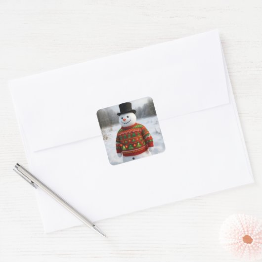 Christmas Snowman Wearing an Ugly Sweater Quadratischer Aufkleber (Umschlag)