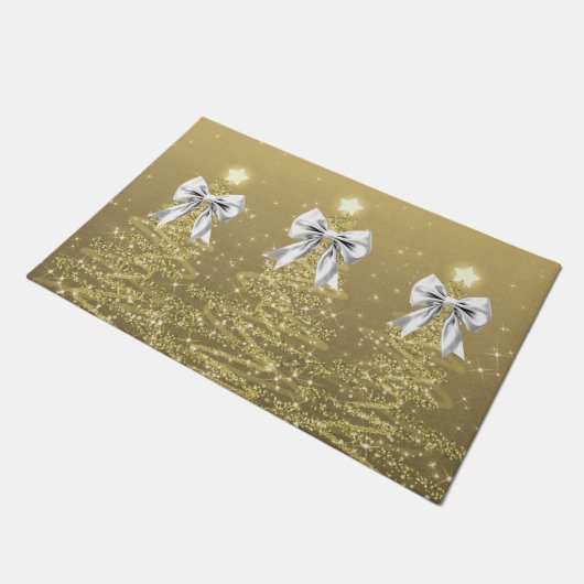 Christmas Sparkling Trees Gold Faux Silver Bow Fußmatte (Schrägansicht)