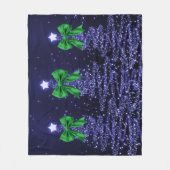 Christmas Sparkling Trees Navy Blue Green Bow Fleecedecke (Vorderseite)