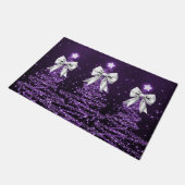 Christmas Sparkling Trees Purple Faux Silver Bow Fußmatte (Schrägansicht)