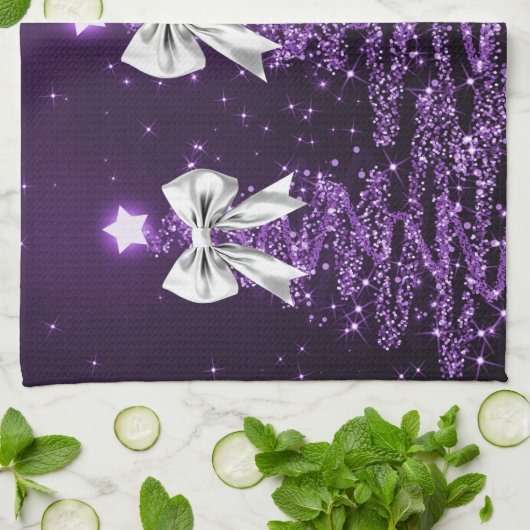 Christmas Sparkling Trees Purple Faux Silver Bow Geschirrtuch (Gefaltet)