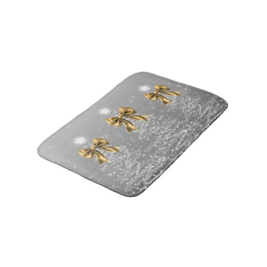 Christmas Sparkling Trees Silver Faux Gold Bow Badematte (Schrägansicht)